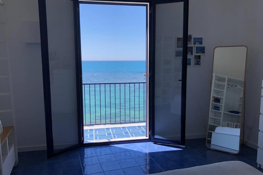 Il Mare In Un Bicchiere Apartment Шака Екстериор снимка